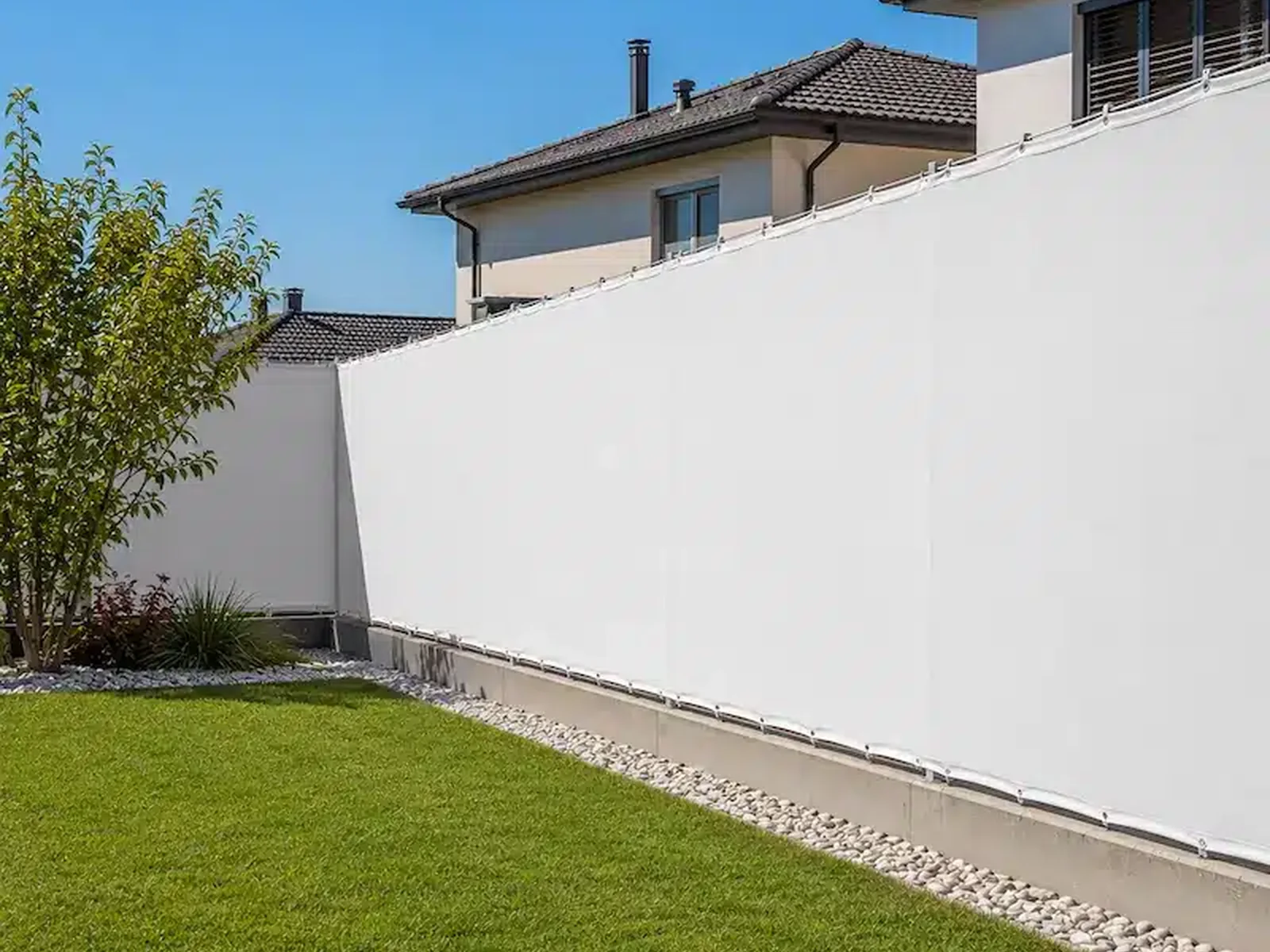 Telo ombreggiante bianco con bordo cucito e occhiello