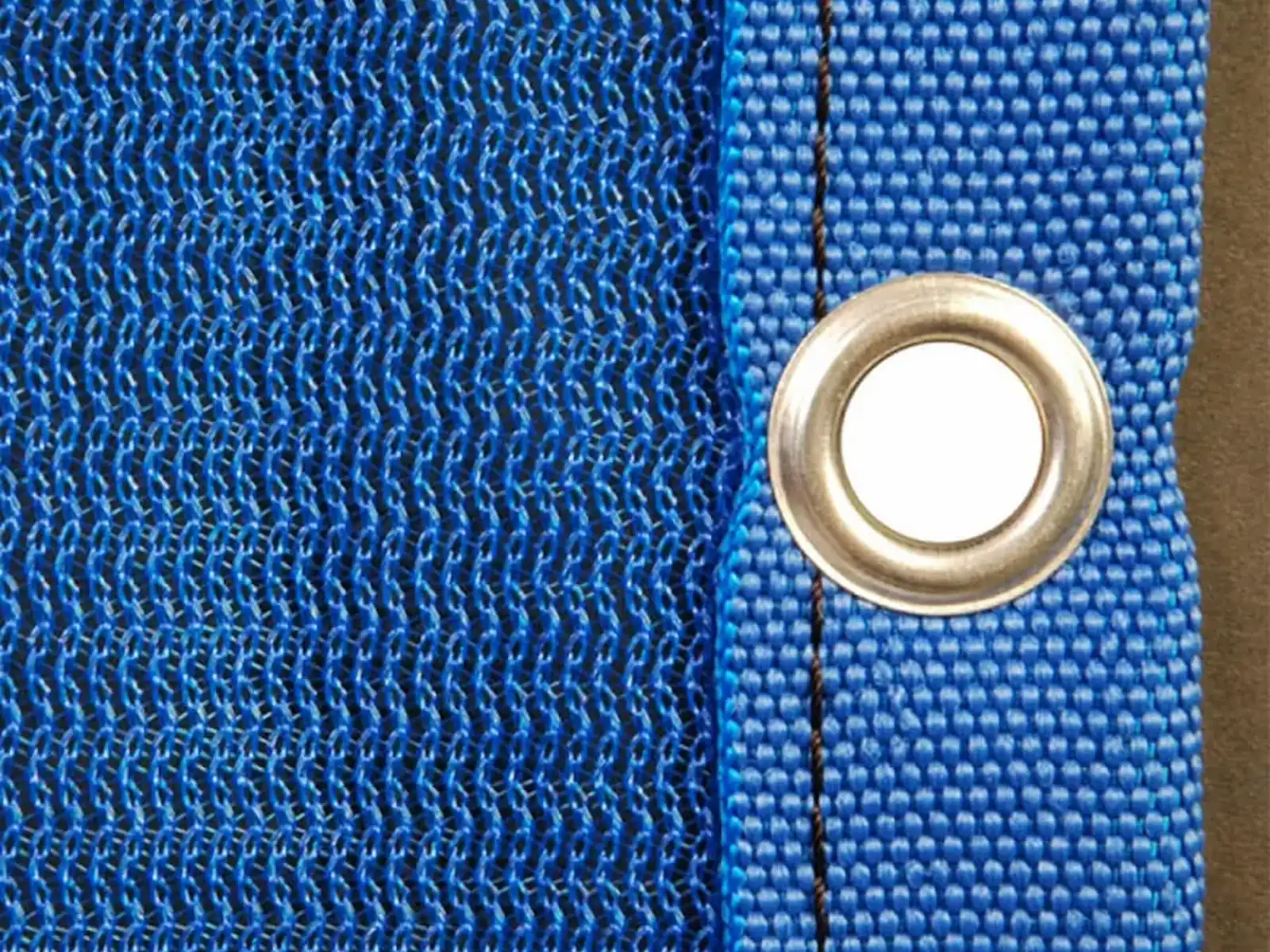 Telo ombreggiante blu con occhiello e bordatura rinforzata – ombra 70%
